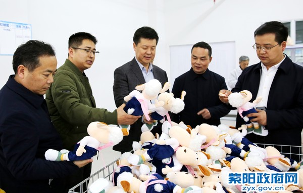堅(jiān)定不移抓產(chǎn)業(yè)擴(kuò)就業(yè) 千方百計(jì)增加群眾收入——趙立根調(diào)研東木高橋等鎮(zhèn)玩具產(chǎn)業(yè)技術(shù)開發(fā)與銷售